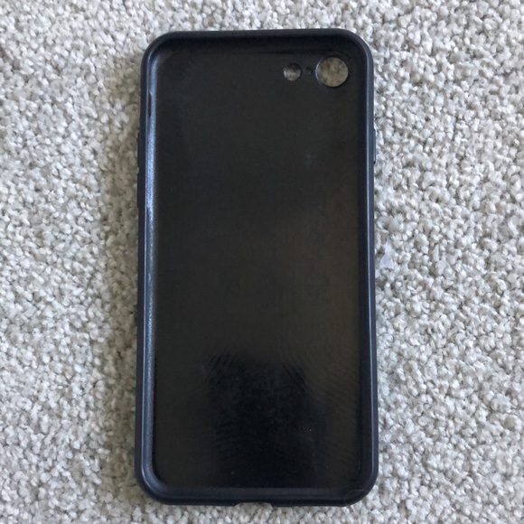 iPhone case 6,7,8 - Picture 2 of 3